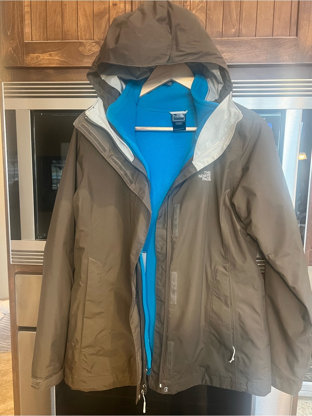 THE NORTH FACE TRICLIMATE 3in1 BROWN HOODED JACKET wBLUE ZIP IN FLEECE LINER MED
